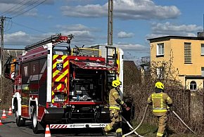 [Zdjęcia] Paliło się w Choczu. Na miejscu straż i policja