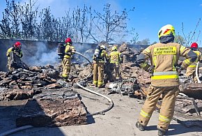 [Zdjęcia] Groźny pożar opanowany. Na miejscu kilka zastępów straży pożarnej