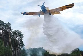 Dziewięć jednostek i samolot w akcji gaśniczej. Pracowita niedziela strażaków