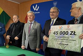 Dziesiątki tysięcy dla ogrodów z Pleszewa. Wicemarszałek Grabowski podpisał