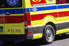 Dziewczyna trafiła do szpitala. Jechała hulajnogą i zderzyła się z osobówką