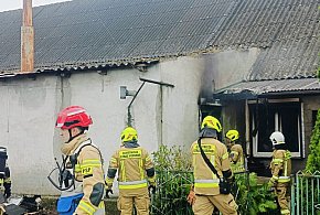 [Zdjęcia] Chwile grozy w Broniszewicach. Ogień objął wnętrze domu i część elewacji