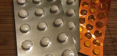 Pilny komunikat GIF. Popularny lek dla kobiet wycofany z aptek