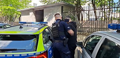 Wandal z nożem w podziemnym garażu. Obywatel Uzbekistanu usłyszał zarzuty