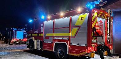 Straże z powiatu skierowano do dwóch jednoczesnych pożarów w domach