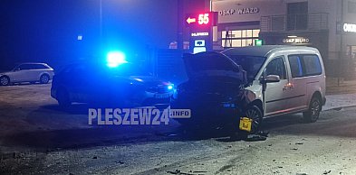 [Fot] Groźny wypadek  w Lenartowicach k. Pleszewa. Siedmioro uczestniów