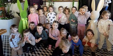 [Zdjęcia] Kolorowo, radośnie i… pysznie. Przedszkolaki na warsztatach