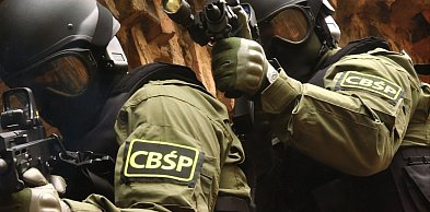 Uderzenie oddziału  CBŚP na terenie Pleszewa. Blokada ulicy. Są zatrzymani!