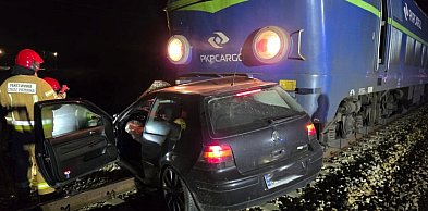 Wielkopolska: staranował rogatki. Samochód zmiażdżony