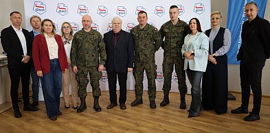 Żołnierze Wojsk Obrony Terytorialnej w pleszewskim OHP