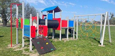 Nowa energia na placu zabaw w Szkudle. Dzieci mają powody do radości