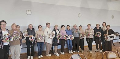 Seniorzy odkrywają piękno natury. Florystyczne warsztaty pełne kreatywności