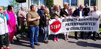[Wideo, zdjęcia]. Nie pozwolimy na to nigdy! Protest mieszkańców w Brzeziu