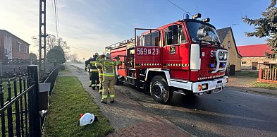 Akcja strażaków w Broniszewicach. Matka z trójką dzieci ewakuowała się z budynku