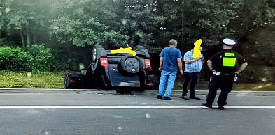 Jeden dachował, drugi uderzył w barierę obok McDonalda w Pleszewie