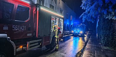 Noc pełna napięcia w centrum Pleszewa. Pożar i ewakuacja z budynku