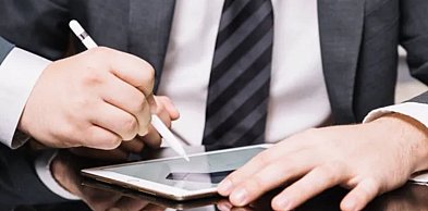 E-teczki w organizacji - jak wdrożyć elektroniczne akta bez chaosu w dokumentach?
