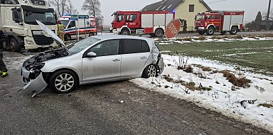 [Zdjęcia] Jedna osoba w szpitalu po zderzeniu dwóch pojazdów na drodze powiatowej-15799