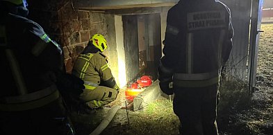 Nocna akcja strażaków w Brudzewku. Szybka interwencja zapobiegła większym stratom