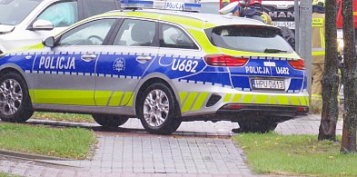 Kompletnie pijana mieszkanka powiatu staranowała płot. Przewoziła pasażera