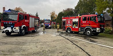 Dym nad Zawidowicami. Kilka zastępów straży na miejscu