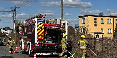 [Zdjęcia] Paliło się w Choczu. Na miejscu straż i policja