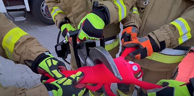 Strażacy z powiatu ruszyli do walki z rakiem. Viralowa akcja „Gasimy Raka” niesie