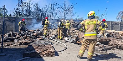 [Zdjęcia] Groźny pożar opanowany. Na miejscu kilka zastępów straży pożarnej