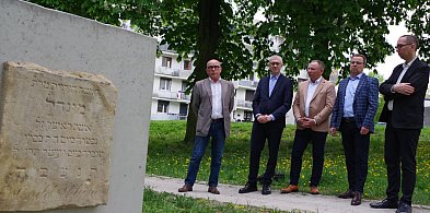 [Fot] Lapidarium w Pleszewie odsłonięte. Upamiętnienie dawnego kirkutu