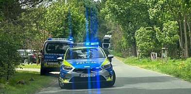Ranny mężczyzna może mieć rany kłute. Policja przeczesuje okolice w Wilczy