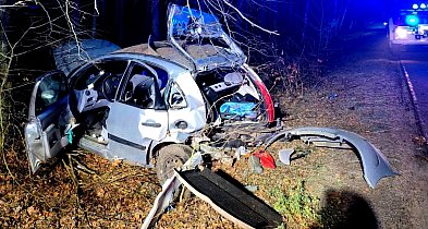 [Zdjęcia]  Siła uderzenia była znaczna... Poważny wypadek nocą w Gizałkach-14714