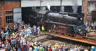 Prawdziwy parowóz i pociąg retro na dworcu w Kowalewie! Możesz nim jechać-15024