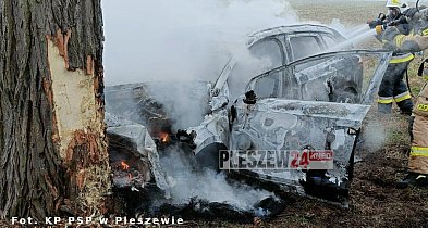 [zdjęcia] Tragiczny wypadek k. Gołuchowa. Kobieta zginęła w płonącym aucie-15021
