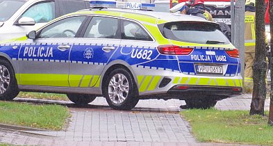 Kompletnie pijana mieszkanka powiatu staranowała płot. Przewoziła pasażera