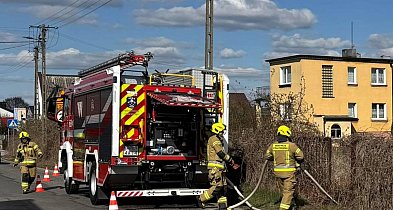 [Zdjęcia] Paliło się w Choczu. Na miejscu straż i policja