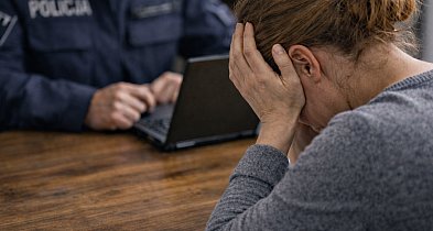 Myślała, że chroni swoje pieniądze. Straciła wszystko przez oszustów