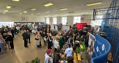 [Zdjęcia] Tłumy na targach w Pleszewie. Co najbardziej interesuje młodzież?