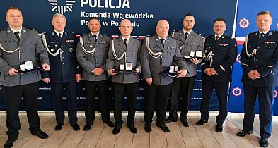 Pleszewscy policjanci uratowali życia dwojga osób. Teraz odebrali Gwiazdy