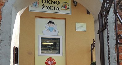 Mama zostawiła przy niemowlęciu wzruszający list. Chłopiec  w oknie życia