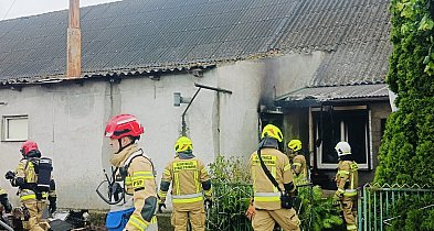 [Zdjęcia] Chwile grozy w Broniszewicach. Ogień objął wnętrze domu i część elewacji