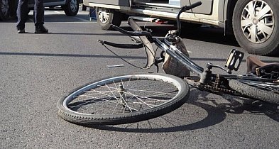Groźny wypadek na Lipowej. Rowerzysta trafił do szpitala