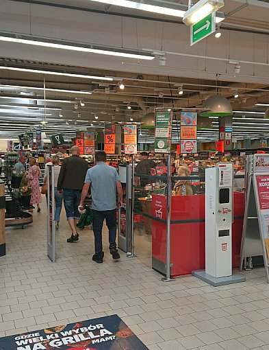 Kaufland w Pleszewie w niedzielę handlową - pracownicy będą strajkować-15170