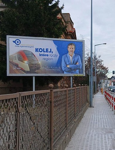 Prezydent Kalisza Krystian Kinastowski z kampanią billbordową w Pleszewie