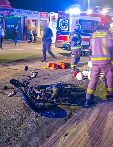 [Fot] Nastoletni motocyklista trafił do szpitala. Groźny wypadek wieczorem