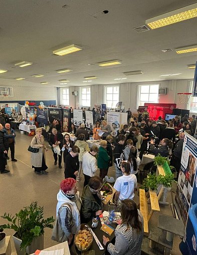 [Zdjęcia] Tłumy na targach w Pleszewie. Co najbardziej interesuje młodzież?