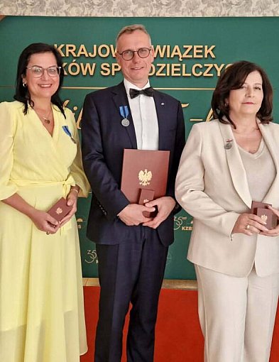 Prezes Banku Spółdzielczego w Pleszewie z odznaczeniem od ministra