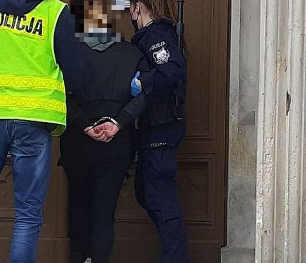 Oszukała mieszkańców regionu na  820 tys. zł. Polowała też na urzędników-13638