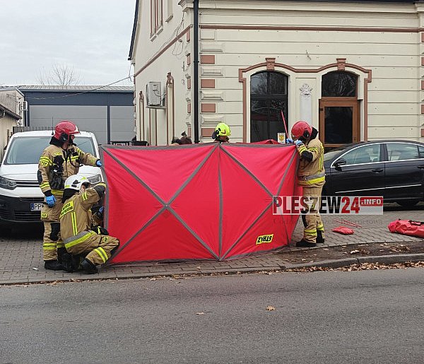 [Zdjęcia] Kobieta na rowerze potrącona na ulicy Sienkiewicza w Pleszewie-14678
