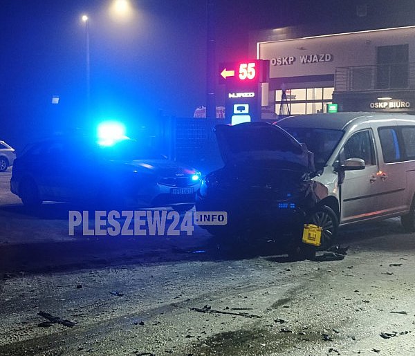 [Fot] Groźny wypadek  w Lenartowicach k. Pleszewa. Siedmioro uczestniów