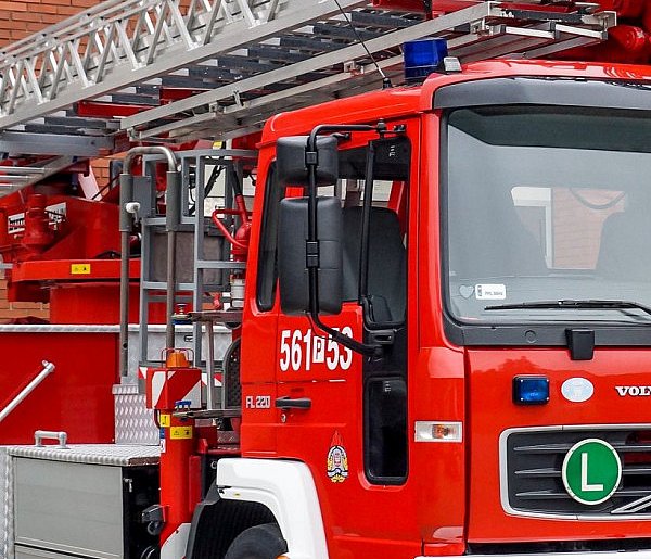 Dwuletnie dziecko zatrzaśnięte w mieszkaniu w wiosce pod Pleszewem